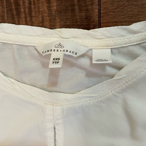 RW&CO. White Blouse with Cap Sleeves - Picture 2 of 3